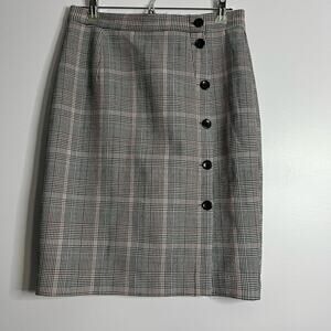 H&M a-line plaid skirt with side buttons detail woman’s size 6